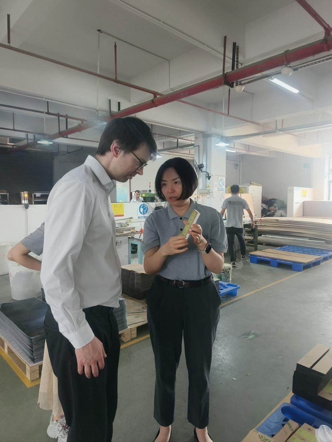 热烈欢迎英国客户莅临东莞精彩展示参观考察