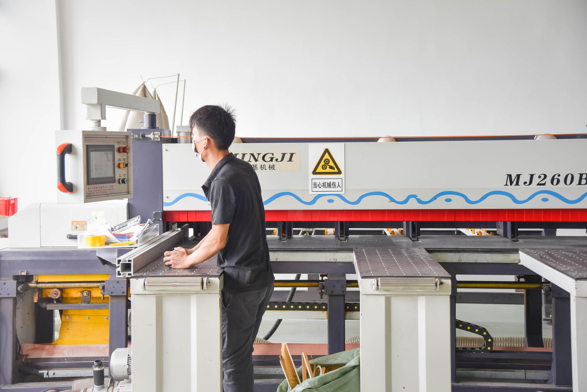 深耕展示道具领域二十载，东莞市精彩展示制品有限公司打造全球 3C 终端展示新力量